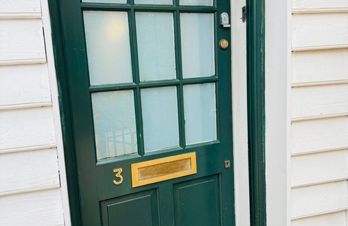 Waltham Abbey Apartment | This is Home away from Home at the heart of Waltham Abbey. Great Place to be.