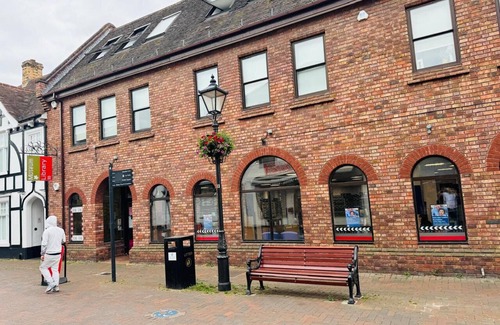 Waltham Abbey Apartment | This is Home away from Home at the heart of Waltham Abbey. Great Place to be.