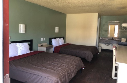 Willoughby House | This is mentor home inn & suites