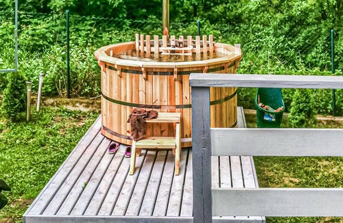 Szemud House | This lively cottage is located in the eastern interior of Poland just 200 meters from the lake.