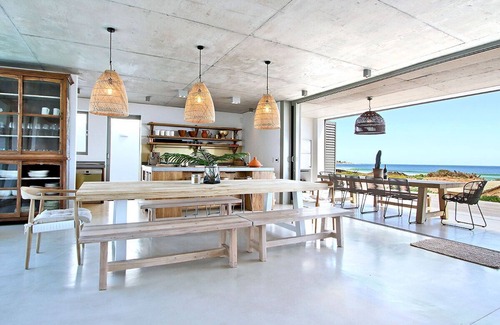 Stompneusbaai House | This luxurious villa set right on the beach in Britannia Bay is an ideal escape.