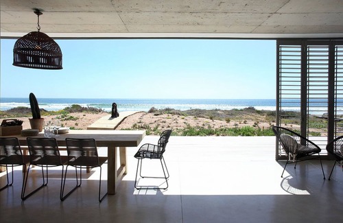 Stompneusbaai House | This luxurious villa set right on the beach in Britannia Bay is an ideal escape.