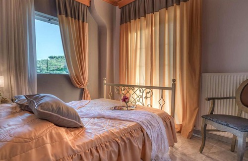 Lagopodo House | This luxury villa is located on a hill in the village of Lagopodo with unobstructed views as far as