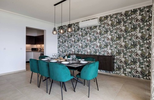 Sliema Condo | This modern 3 bedroom luxury seafront apartment on the 6th floor is situated in the most popular and upmarket town of Sliema. Fort Cambridge is an Award winning development of Luxury seafront apartments in Malta, where one can enjoy stunning views in