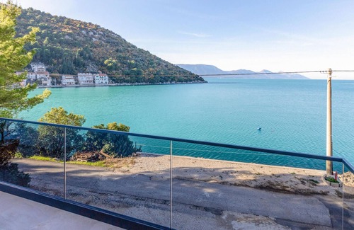 Blace Apartment | This modern and stylish vacation apartment welcomes you with a fantastic location by the sea.