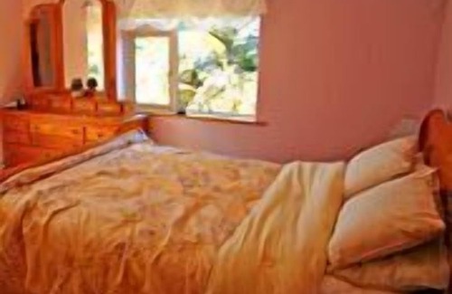 Cashel Apartment | This modern bungalow has wonderful views of the surrounding area & is suitable for groups of up to 1