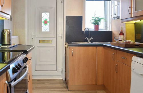 Poole Cottage | This pet-friendly property is family retreat.