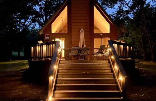 Kingston Cabin | This relaxing cabin is cozy and secluded with private pond and fishing dock