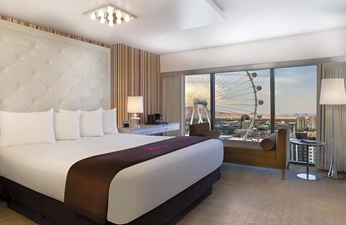 Las Vegas Strip Apartment | This resort on the Las Vegas Strip features a Caribbean-style "GO Pool" with 21+ entertainment .