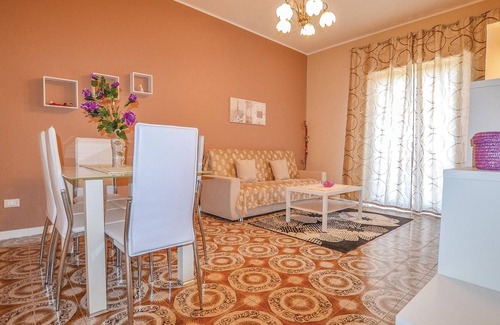 Giarre Apartment | This spacious and bright apartment is located only 4 km from the beach and in the middle of the Sici