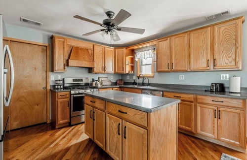 Steelville House | This stylish and spacious 3 bedroom home overlooks the beautiful farm fields in Southern Lancaster County
