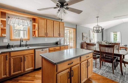 Steelville House | This stylish and spacious 3 bedroom home overlooks the beautiful farm fields in Southern Lancaster County