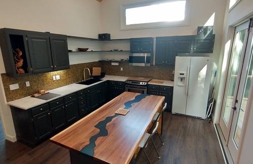 Summertown House | This stylish, modern country home is perfect for a getaway in Summertown, TN.