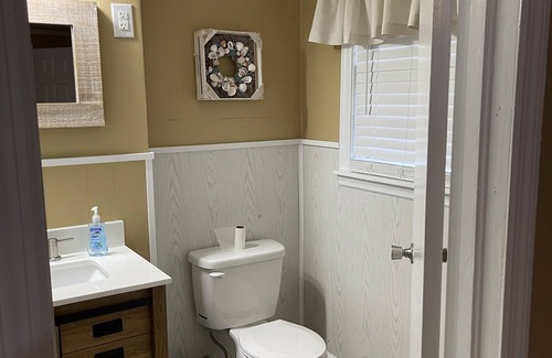 Gilbertsville Apartment | This stylish place is perfect for a family getaway. 5 minutes from KY Lake
