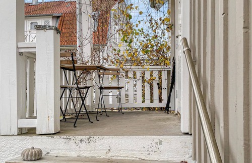 Alingsas House | This tasteful vacation home welcomes you to the café town of Alingsås on beautiful Lake Mjörn.