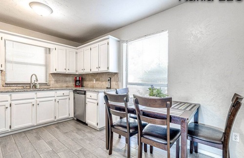 Edmond House | This townhouse is a 2 bedroom(s), 1.5 bathrooms, located in Edmond, OK.