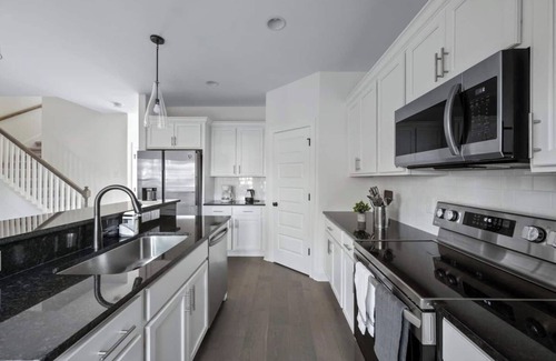 Lakewood House | This townhouse is a 3 bedroom(s), 2.5 bathrooms, located in Nashville, TN.
