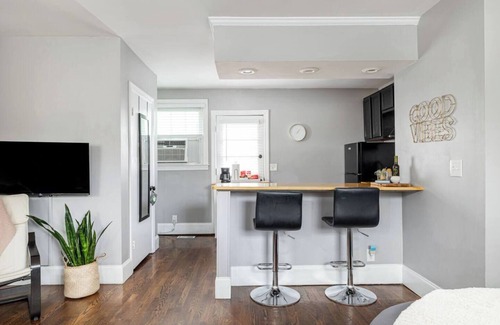 West End Apartment | This triplex is a 0 bedroom(s), 1 bathrooms, located in Nashville, TN.