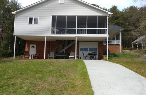 New London House | This Updated Home Has Everything!