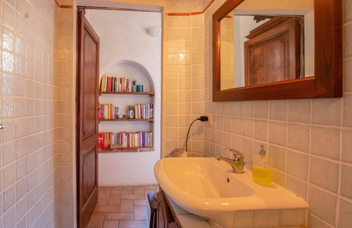 Sorano Apartment | This vacation apartment is located in the center of the medieval town of Sorano.