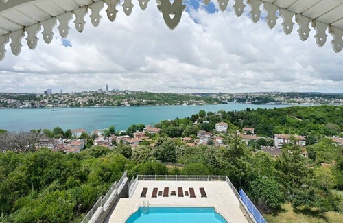 Kanlıca Mahallesi Villa | This villa is a 6 bedroom(s), 4.5 bathrooms, located in Beykoz, İstanbul.