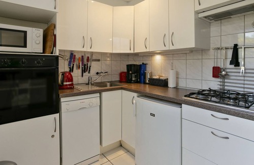 Ouddorp House | This wonderful and luxurious holiday home is located in the back part of the North Sea Park and is adjacent to a typical Ouddorp schurveling with lots of greenery. The garden offers lots of privacy. Here you can enjoy the sun, the fresh sea air, natu