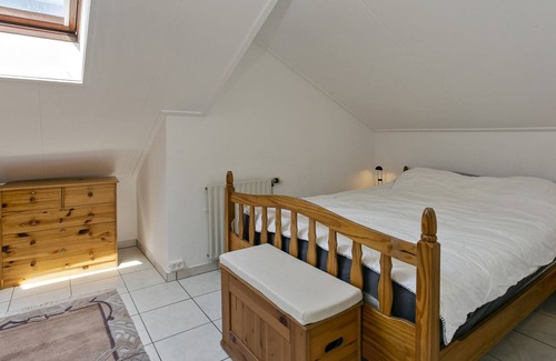 Ouddorp House | This wonderful and luxurious holiday home is located in the back part of the North Sea Park and is adjacent to a typical Ouddorp schurveling with lots of greenery. The garden offers lots of privacy. Here you can enjoy the sun, the fresh sea air, natu