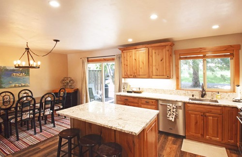 Lake Forest Condo | Thompson's Landing-3 bedroom, 2.5 bath-Remodeled with great views from deck