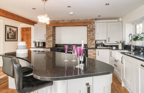 Taunton Cottage | THORNEYBEES HOUSE, pet friendly, character holiday cottage in Taunton