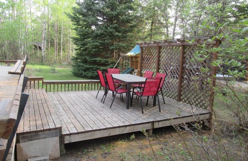 Wasagaming Cabin | *Thoroughly Sanitized.*Cedar Cabin, short walk to Downtown Clear Lake