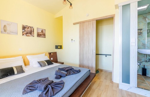 Thrapsano Villa | Thrapsano House for family vacations and or Digital Nomads. Near Iraklion Crete.