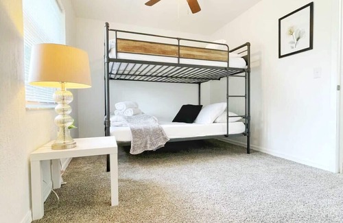 Ocala House | ■Three BDR Home■ Convenient location & Newly Renovated