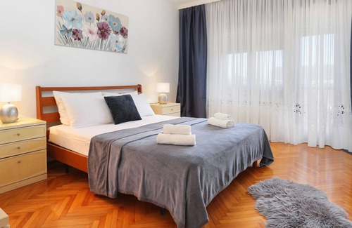 Kastela Apartment | Three bedroom apartment with terrace Kaštel Štafilić, Kaštela (A-15675-a)