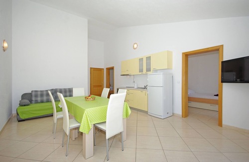 Bratus Apartment | Three bedroom apartment with balcony and sea view Krvavica, Makarska (A-18911-b)
