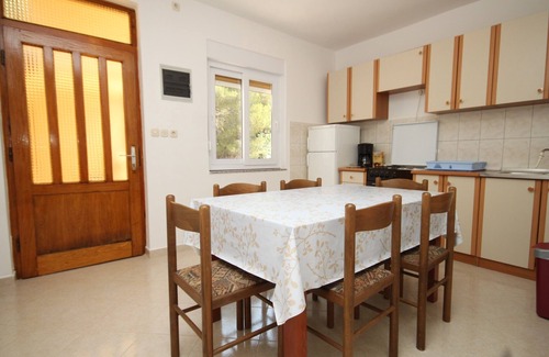 Kukljica Apartment | Three bedroom apartment with terrace and sea view Kukljica, Ugljan (A-8318-a)