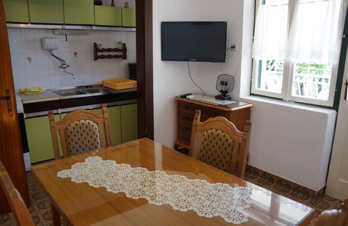 Vinisce Apartment | Three bedroom apartment near beach Vinišće, Trogir (A-4288-a)