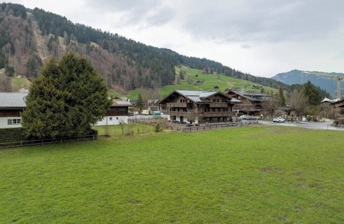 Zweisimmen Nr Gstaad Apartment | Three Bedroom Apartment in Gstaad with Mountain View 2