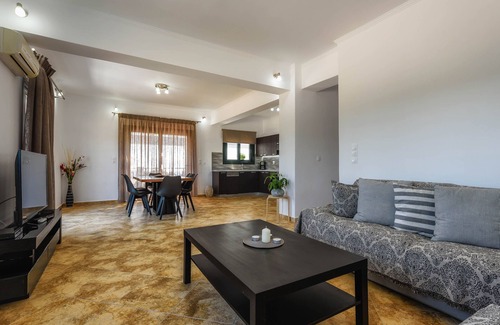 Agios Leon Apartment | Three-Bedroom Apartment with Private Jacuzzi