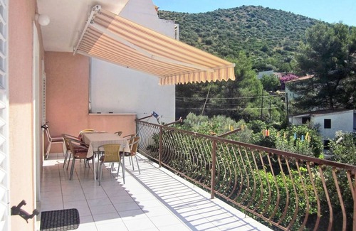Marina Apartment | Three bedroom apartment with terrace and sea view Marina, Trogir (A-6116-c)
