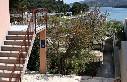 Marina Apartment | Three bedroom apartment with terrace and sea view Marina, Trogir (A-6116-c)