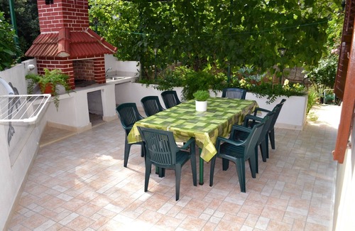 Mirce Apartment | Three bedroom apartment with terrace Mirca, Brač (A-2886-a)