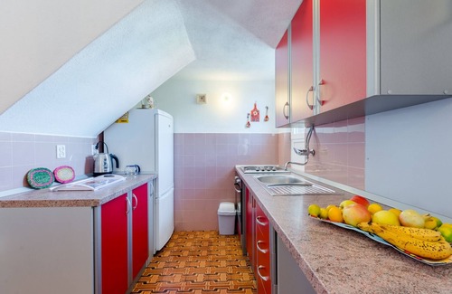 Mirce Apartment | Three bedroom apartment with terrace and sea view Mirca, Brač (A-5613-a)