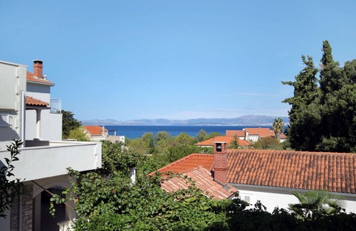 Mirce Apartment | Three bedroom apartment with terrace and sea view Mirca, Brač (A-5613-a)