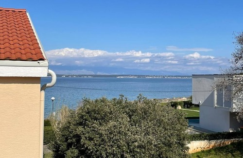 Susica Apartment | Three bedroom apartment near beach Sušica, Ugljan (A-21389-a)