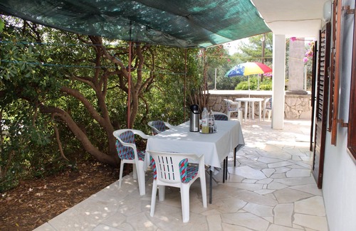 Cove Basina (Jelsa) Apartment | Three bedroom apartment near beach Basina, Hvar (A-5700-a)