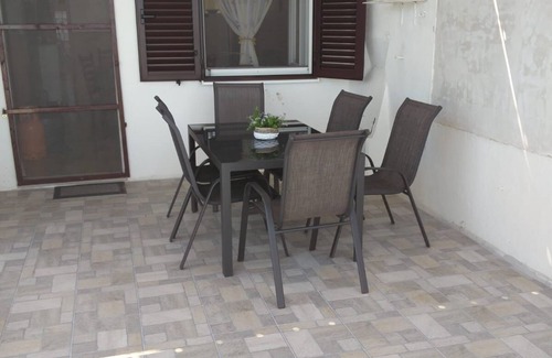 Gdinj Apartment | Three bedroom apartment near beach Cove Virak, Hvar (A-6969-a)