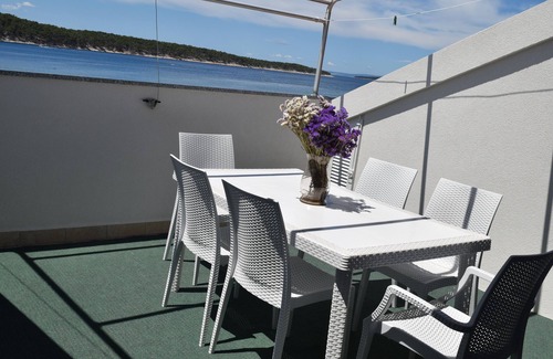 Rab Apartment | Three bedroom apartment near beach Barbat, Rab (A-4973-a)