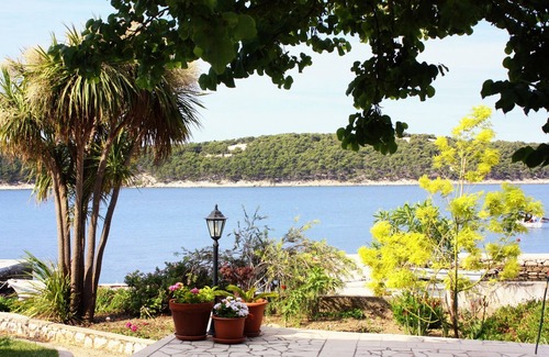 Rab Apartment | Three bedroom apartment near beach Barbat, Rab (A-4973-a)