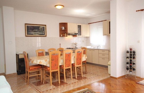 Vlasici Apartment | Three bedroom apartment near beach Vlašići, Pag (A-6523-a)