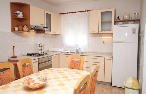 Vlasici Apartment | Three bedroom apartment near beach Vlašići, Pag (A-6523-a)